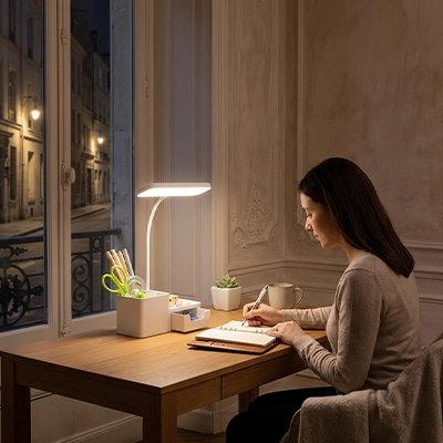 Lampe de bureau LED avec rangement | LumiDesk - Coin Numérique